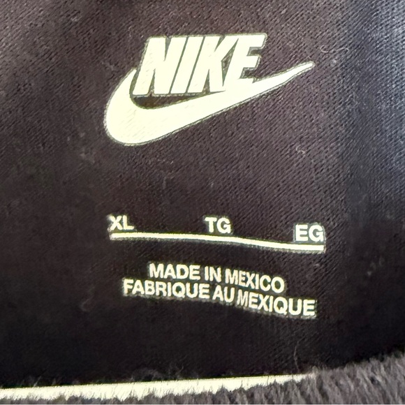 Nike Men's Graphic Black Tee - Picture 2 of 4